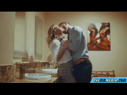 ❤️ Meta blonda busty seduces f'kamra tal-banju pubbliku Porn sabiħ lilna mt.porngameshub.ru ❌️